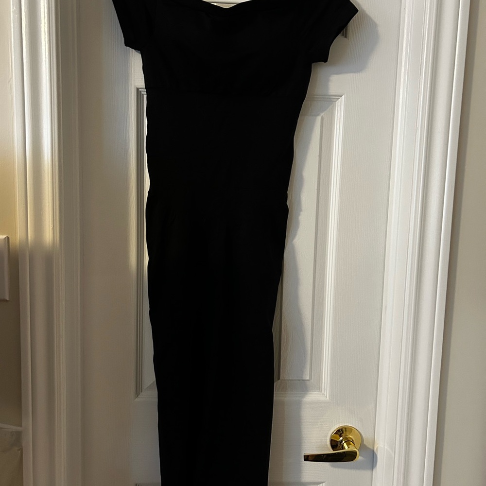 Elegant Compression Black Off-Shoulder Midi Dress